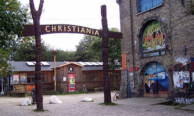 Ciudad libre de Christiania Dinamarca ElitealaSanjaBarbariealPoder